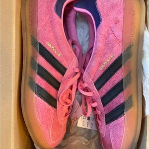 Adidas pink suede gazelle women’s 9 new with tags in box